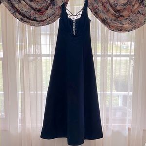 Gorgeous blue prom/formal zippered/ties dress. Made by Scene in Canada. Sz 5-6
